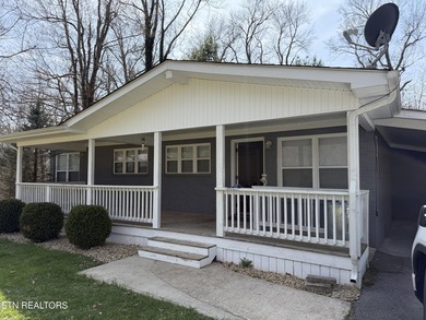 Cute full brick home in a great location. Big covered front - photo 26