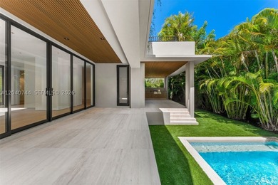 There are homes that are beautiful, and then there are homes - photo 10