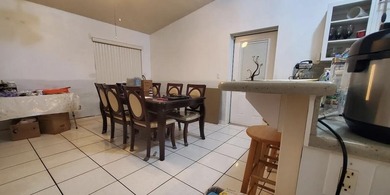Welcome to this charming 5 bedrooms, 3 bathrooms, 2 kitchens - photo 3