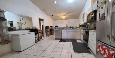 Welcome to this charming 5 bedrooms, 3 bathrooms, 2 kitchens - photo 6