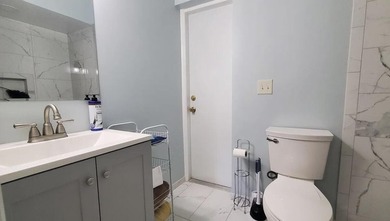 Welcome to this charming 5 bedrooms, 3 bathrooms, 2 kitchens - photo 8