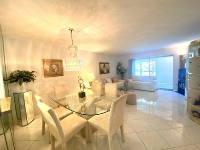 Beautiful lake view, two bedroom, two full bath Huntington Lakes - photo 4