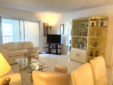 Beautiful lake view, two bedroom, two full bath Huntington Lakes - photo 6