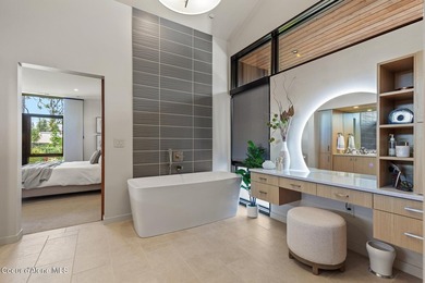 This impressive property effortlessly combines mid-century - photo 18