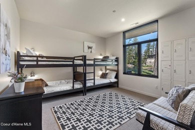 This impressive property effortlessly combines mid-century - photo 22