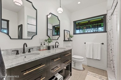 This impressive property effortlessly combines mid-century - photo 26