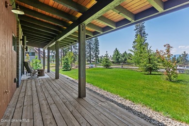 This impressive property effortlessly combines mid-century - photo 31
