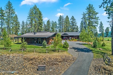 This impressive property effortlessly combines mid-century - photo 43