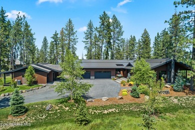 This impressive property effortlessly combines mid-century - photo 44