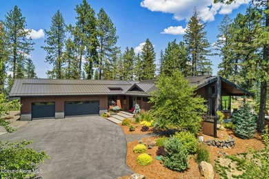 This impressive property effortlessly combines mid-century - photo 45