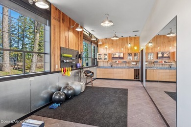 This impressive property effortlessly combines mid-century - photo 48