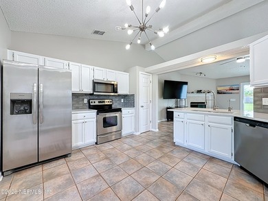 Turnkey 3-bedroom, 2-bath home in the desirable Sans Pareil - photo 4