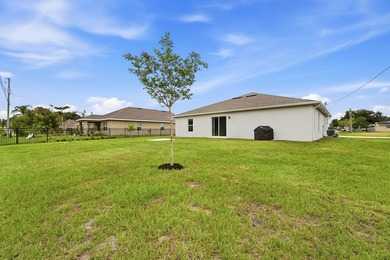 Beautiful 2024-built home offering modern coastal living with no - photo 24