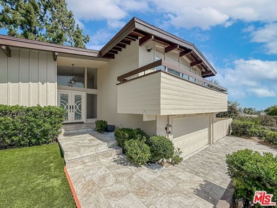 Welcome to 4117 Ellenita Avenue, a beautifully maintained - photo 3