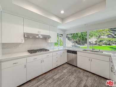 Welcome to 4117 Ellenita Avenue, a beautifully maintained - photo 9