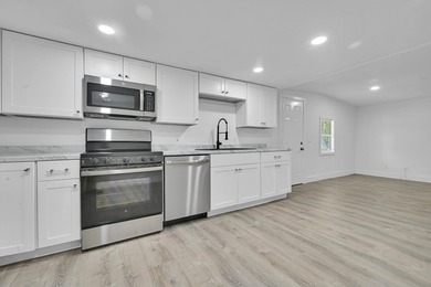 Great opportunity in the community of Green Acres, minutes from - photo 16