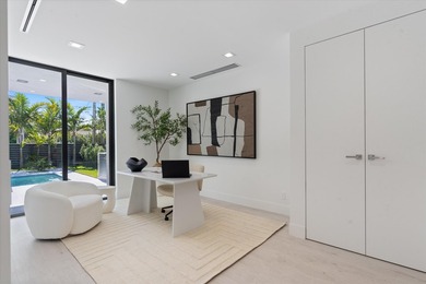 Architectural Modern Masterpiece in Victoria Park Landscaped - photo 23