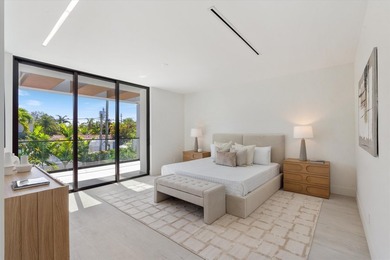 Architectural Modern Masterpiece in Victoria Park Landscaped - photo 28