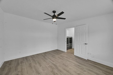 Great opportunity in the community of Green Acres, minutes from - photo 29