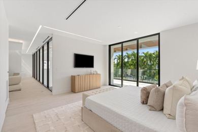 Architectural Modern Masterpiece in Victoria Park Landscaped - photo 29