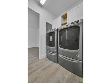 Great opportunity in the community of Green Acres, minutes from - photo 31