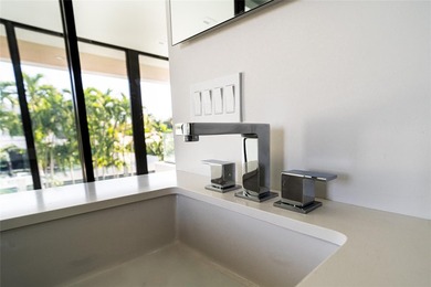 Architectural Modern Masterpiece in Victoria Park Landscaped - photo 36