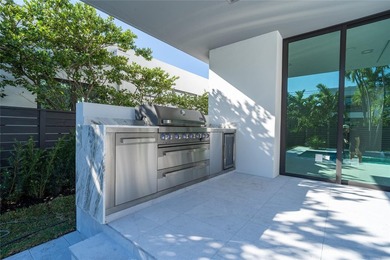 Architectural Modern Masterpiece in Victoria Park Landscaped - photo 39