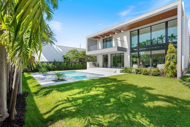 Architectural Modern Masterpiece in Victoria Park Landscaped - photo 43
