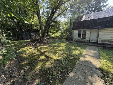THIS PROPERTY IS BEING SOLD AS-IS Here is your chance to own - photo 3