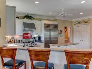 Elegant Lagoon-Front Home in Oakridge |4BR | 3.5BA | 4,722 Sq - photo 7