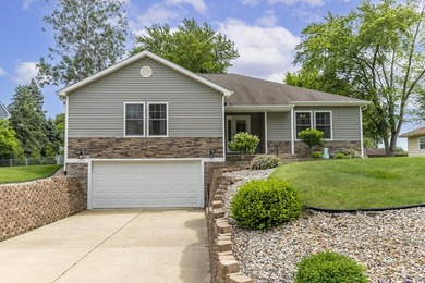 9 YEAR YOUNG RANCH HOME IN BEAUTIFUL LAKES OF THE FOUR SEASONS - photo 1