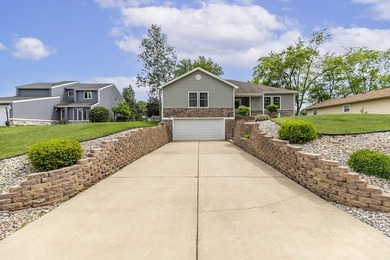 9 YEAR YOUNG RANCH HOME IN BEAUTIFUL LAKES OF THE FOUR SEASONS - photo 2