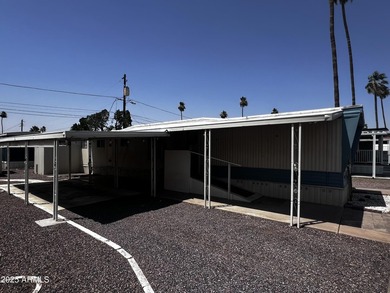 Cozy 2 bedroom /2 bath home with newer A/C Unit, Refrigerator - photo 3