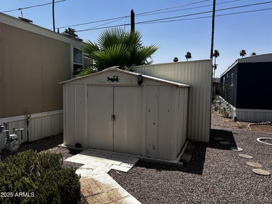 Cozy 2 bedroom /2 bath home with newer A/C Unit, Refrigerator - photo 4