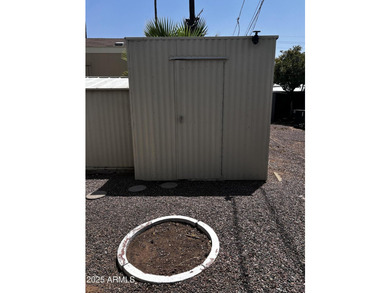 Cozy 2 bedroom /2 bath home with newer A/C Unit, Refrigerator - photo 5