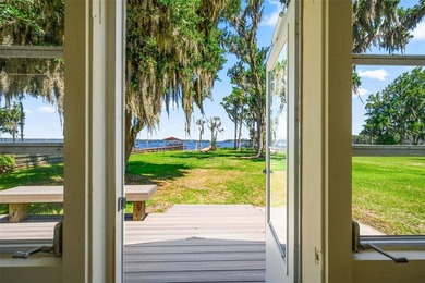 Little Lake Sante Fe Home For Sale in Waldo Florida
