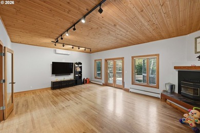 Architecturally distinctive and thoughtfully designed, this - photo 7