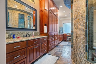 Welcome to 347 Paradise Point, where tranquility, luxury, and - photo 28