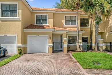 Lake Marion - Polk County Townhome/Townhouse For Sale in Poinciana Florida