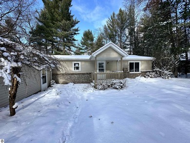 Houghton Lake Home Sale Pending in Prudenville Michigan
