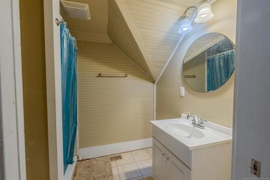 Farmhouse Chic in the Heart of Mannford! This charming 3-bedroom - photo 17