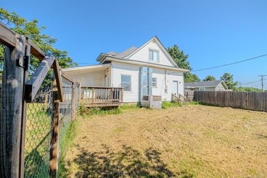 Farmhouse Chic in the Heart of Mannford! This charming 3-bedroom - photo 23