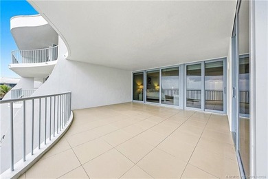 Beautifully renovated, direct oceanfront condominium offering - photo 32