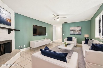 Welcome home to this immaculately maintained all-brick pool home - photo 8