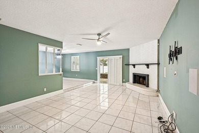 Welcome home to this immaculately maintained all-brick pool home - photo 9