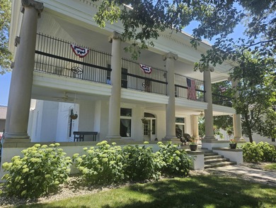 Classic architecture, modern updates, and an unbeatable location - photo 3