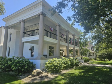Classic architecture, modern updates, and an unbeatable location - photo 5