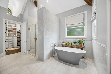 Nestled on a beautifully maintained lot, this stunning residence - photo 19