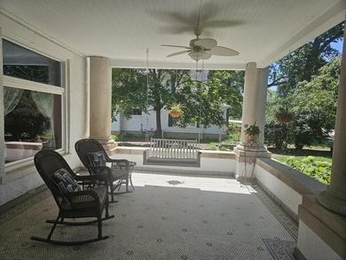 Classic architecture, modern updates, and an unbeatable location - photo 9