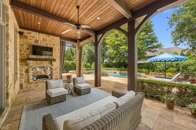 Nestled on a beautifully maintained lot, this stunning residence - photo 30